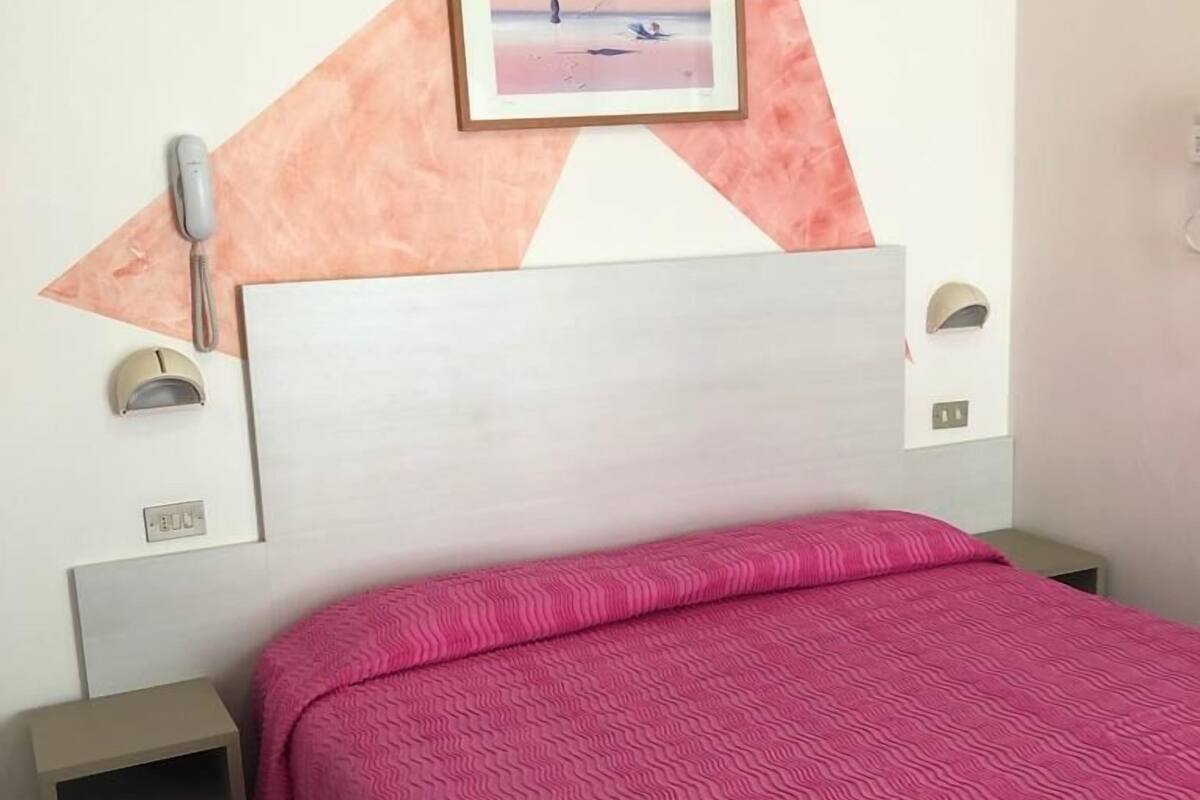 In-room safe, blackout curtains, free WiFi, bed sheets