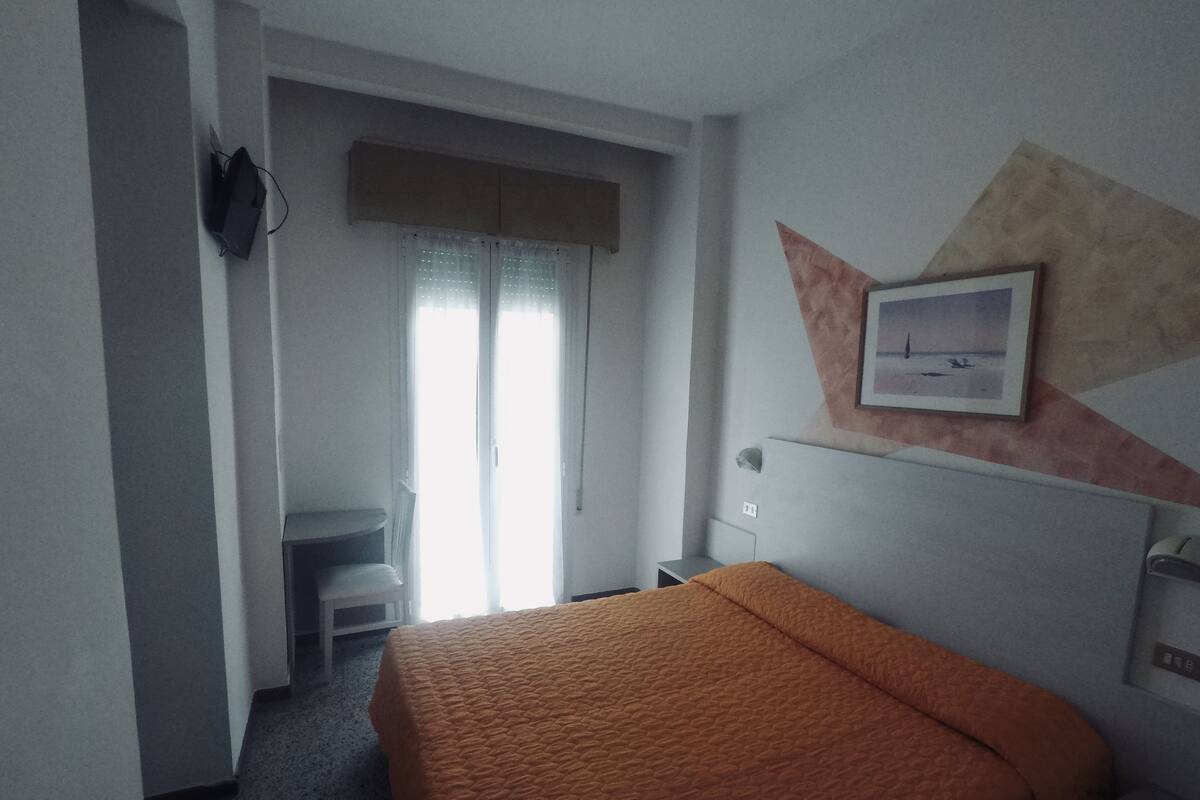 四人房 | 客房内保险箱、遮光窗帘、免费 WiFi、床单