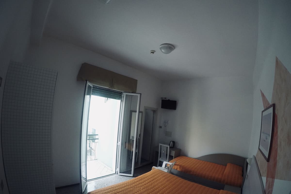 In-room safe, blackout curtains, free WiFi, bed sheets