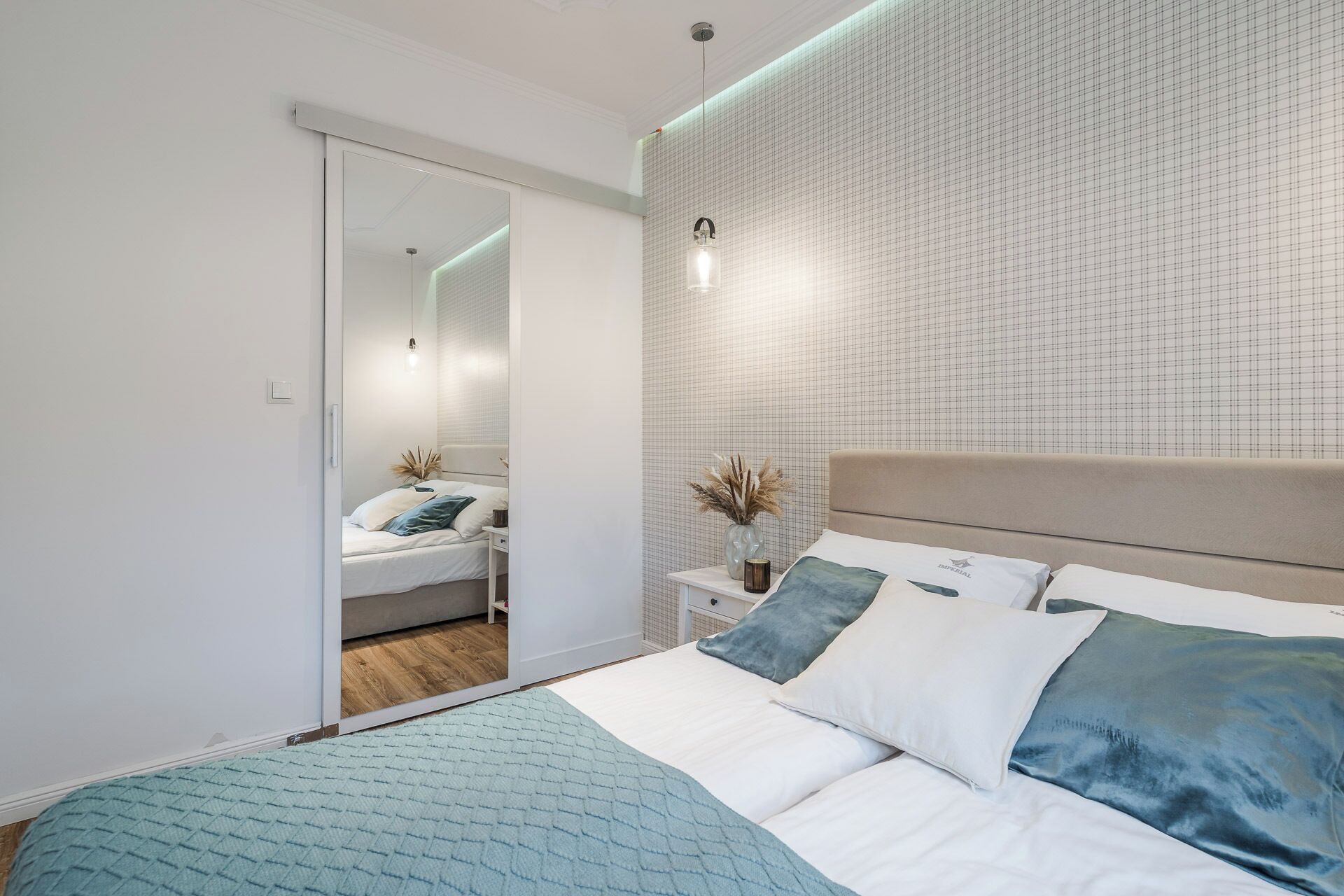 Apartament | 1 dormitori, planxa i posts de planxar, wifi gratuïta i roba de llit 