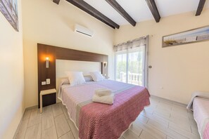 Phòng 3 (Terrace) | Minibar, két bảo mật tại phòng, trang trí khác biệt 