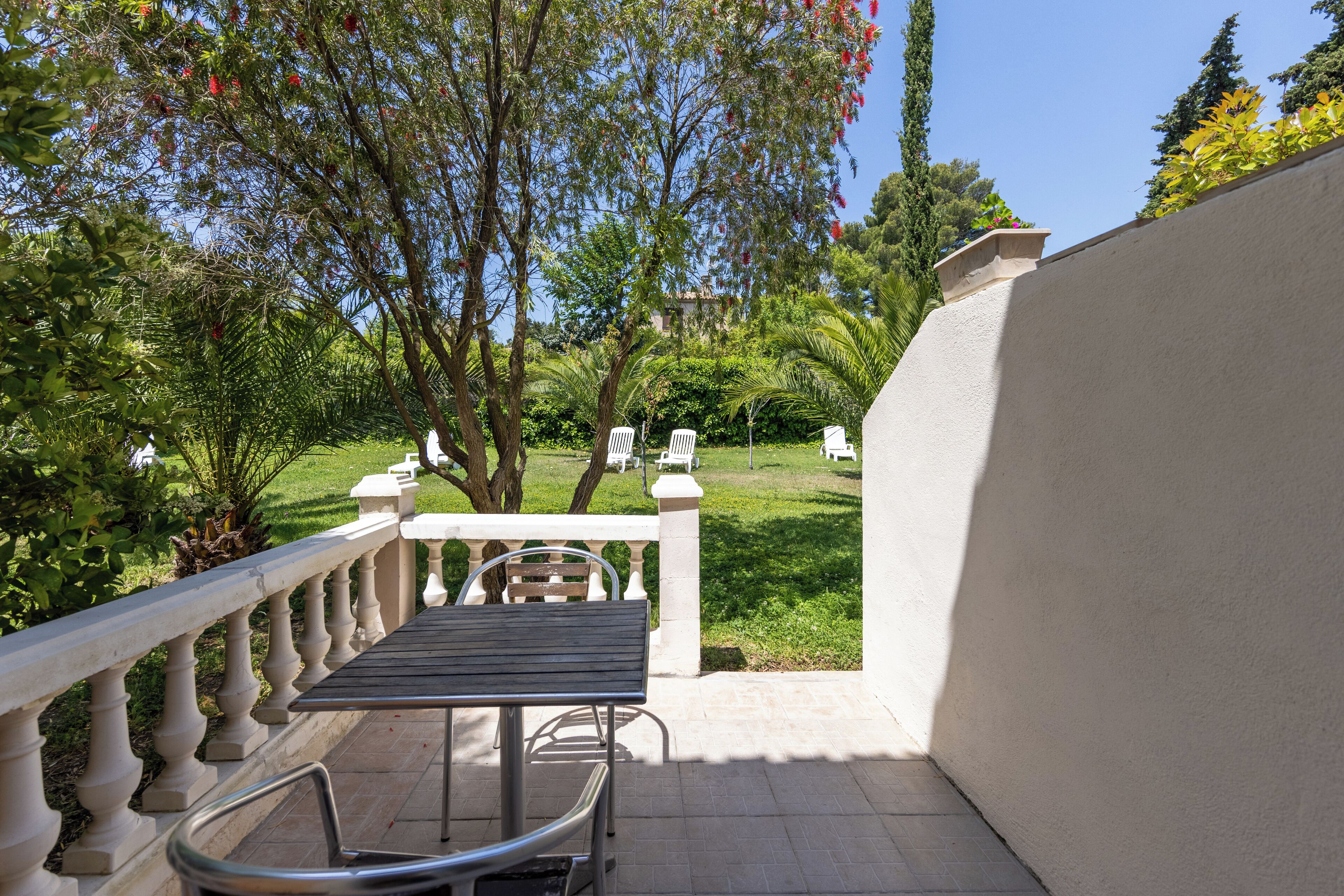 Doppia Comfort, vista giardino, al piano terra | Minibar, una cassaforte in camera, con stile personalizzato
