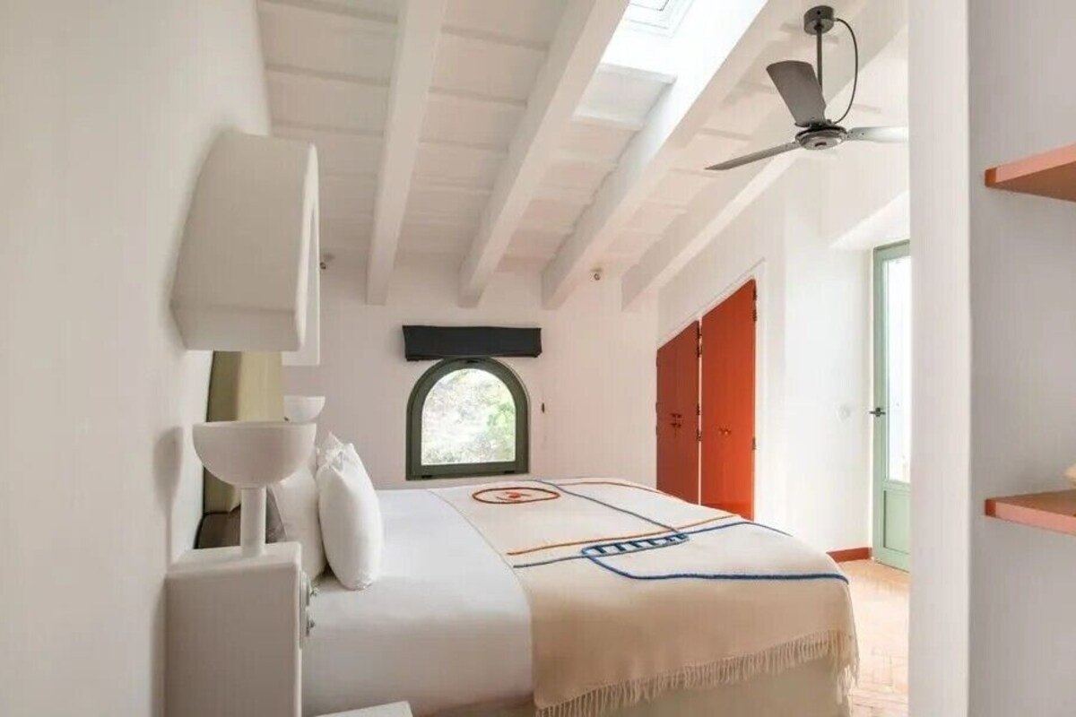 Zimmer (Llucalari Rooftop Terrasse) | 1 Schlafzimmer, hochwertige Bettwaren, Betten mit Memory-Foam-Matratzen