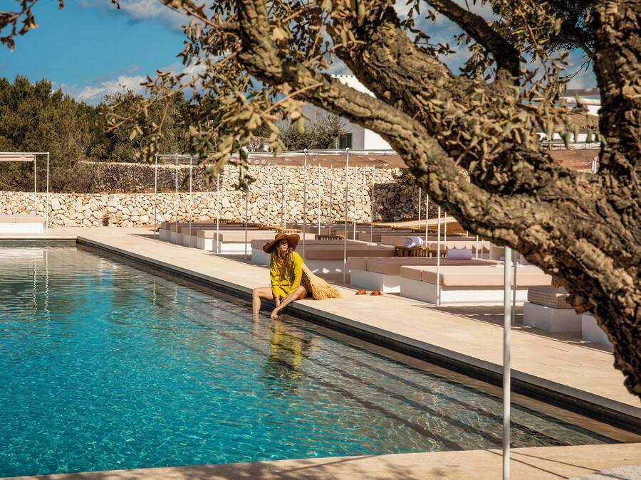 AuĂenpool, Sonnenschirme, LiegestĂŒhle