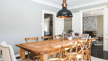 Luxury Apartment, 3 Bedrooms (The Merchant's Residence) | In-room dining