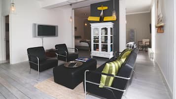 Gallery Apartment, 2 Bedrooms | Living area