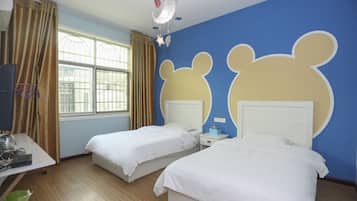 Habitación con 2 camas individuales | Cortinas blackout, wifi gratis y ropa de cama