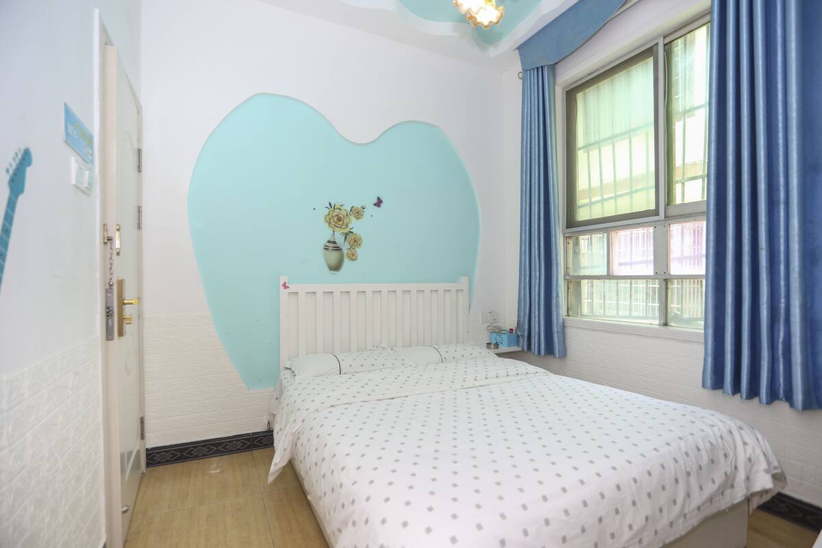 Blackout curtains, free WiFi, bed sheets