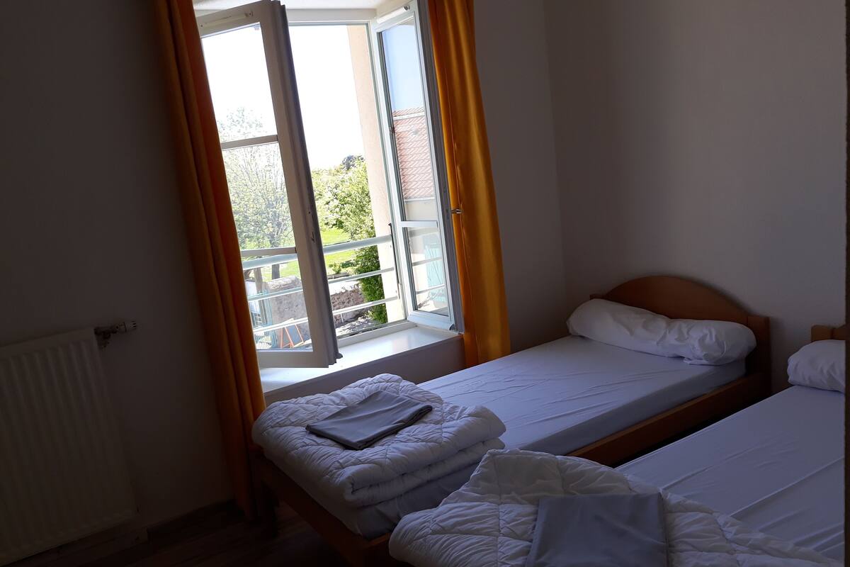 Economy Quadruple Room, Ensuite, Mountain View (au 1 étage)