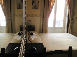 Desk, iron/ironing board, free WiFi, bed sheets - San Demetrio (Catania)
