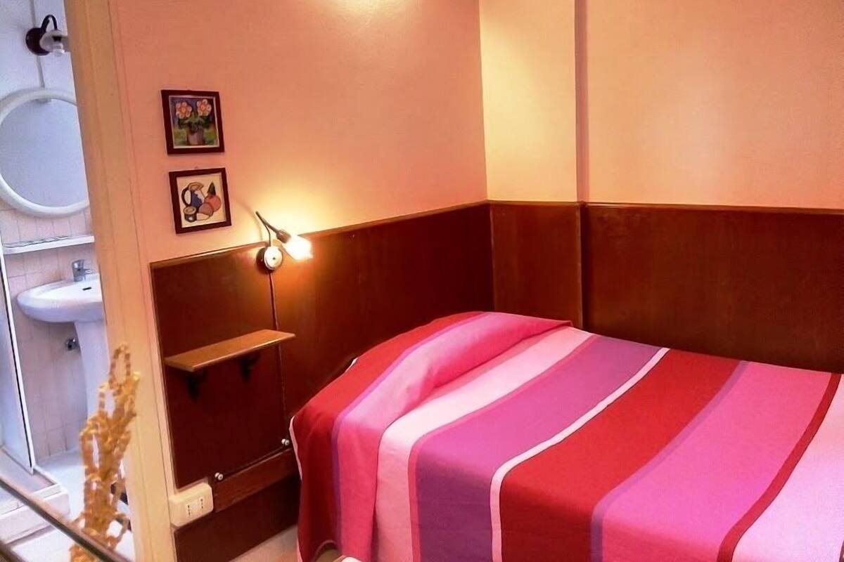 Standard Single Room, 1 Single Bed | Desk, iron/ironing board (on request), free WiFi, bed sheets
