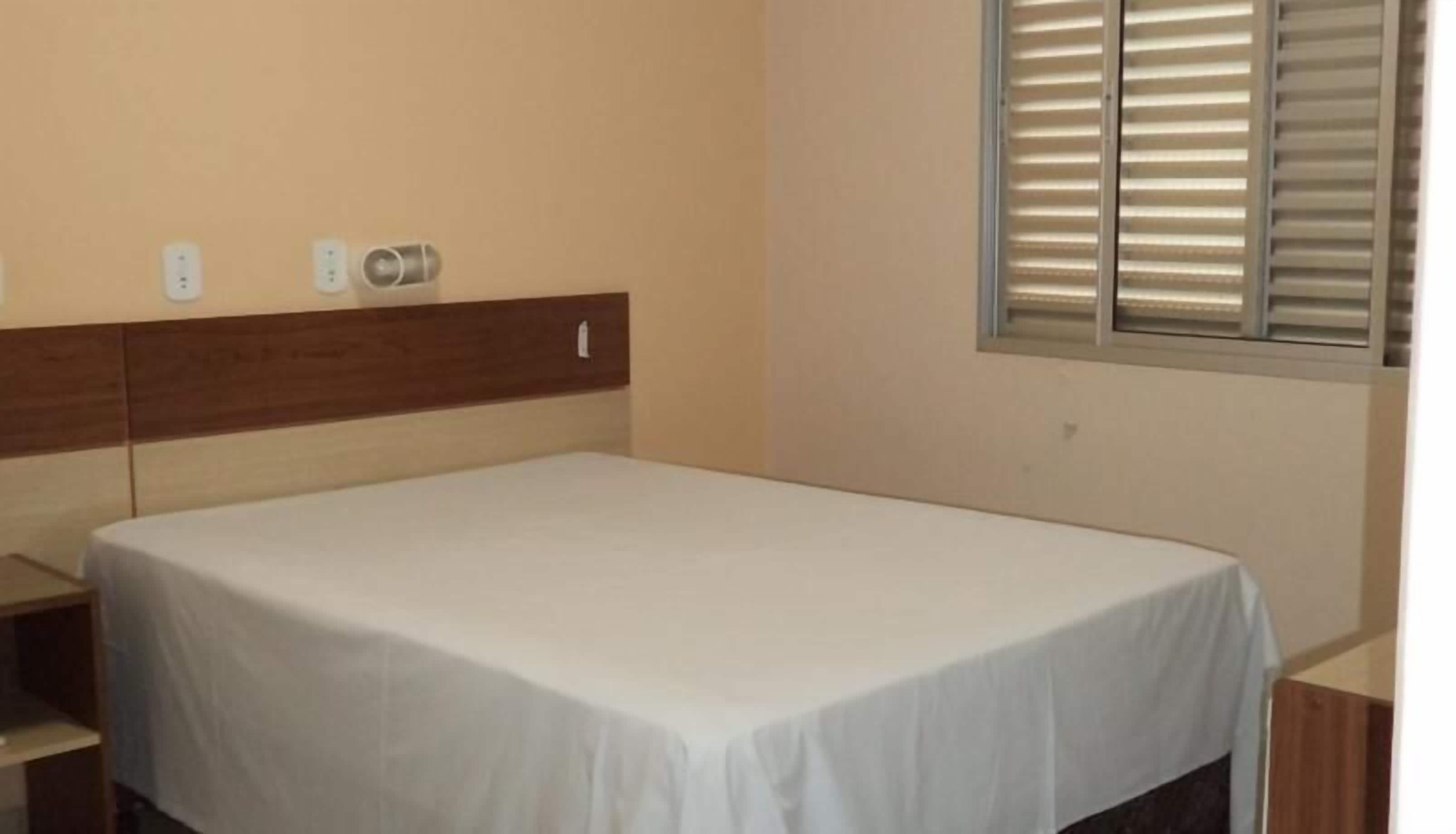 Standard Double Room | Desk, laptop workspace, soundproofing, iron/ironing board