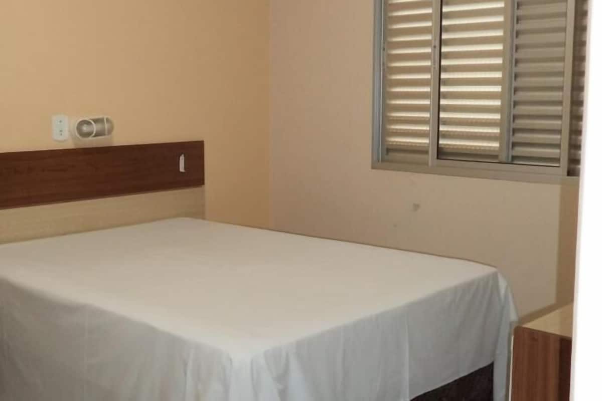 Standard Double Room | Desk, laptop workspace, soundproofing, iron/ironing board