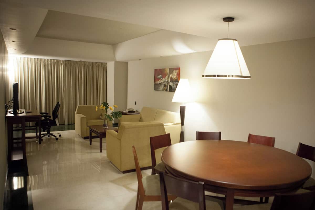1 chambre, coffre-fort, bureau, rideaux dâobscurcissement