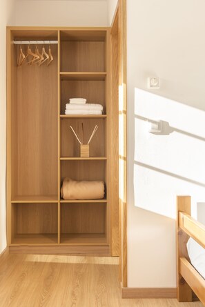 Twin Room, Private Bathroom - Albergue La Yalga - Hostel (Valdes)