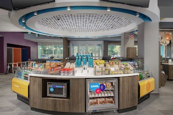 Hotel entrance and lobby at Tru by Hilton Mt Pleasant Charleston