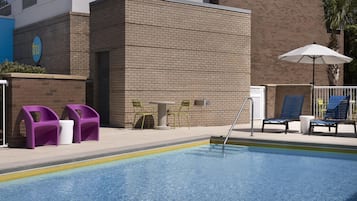 حمّام سباحة خارجي