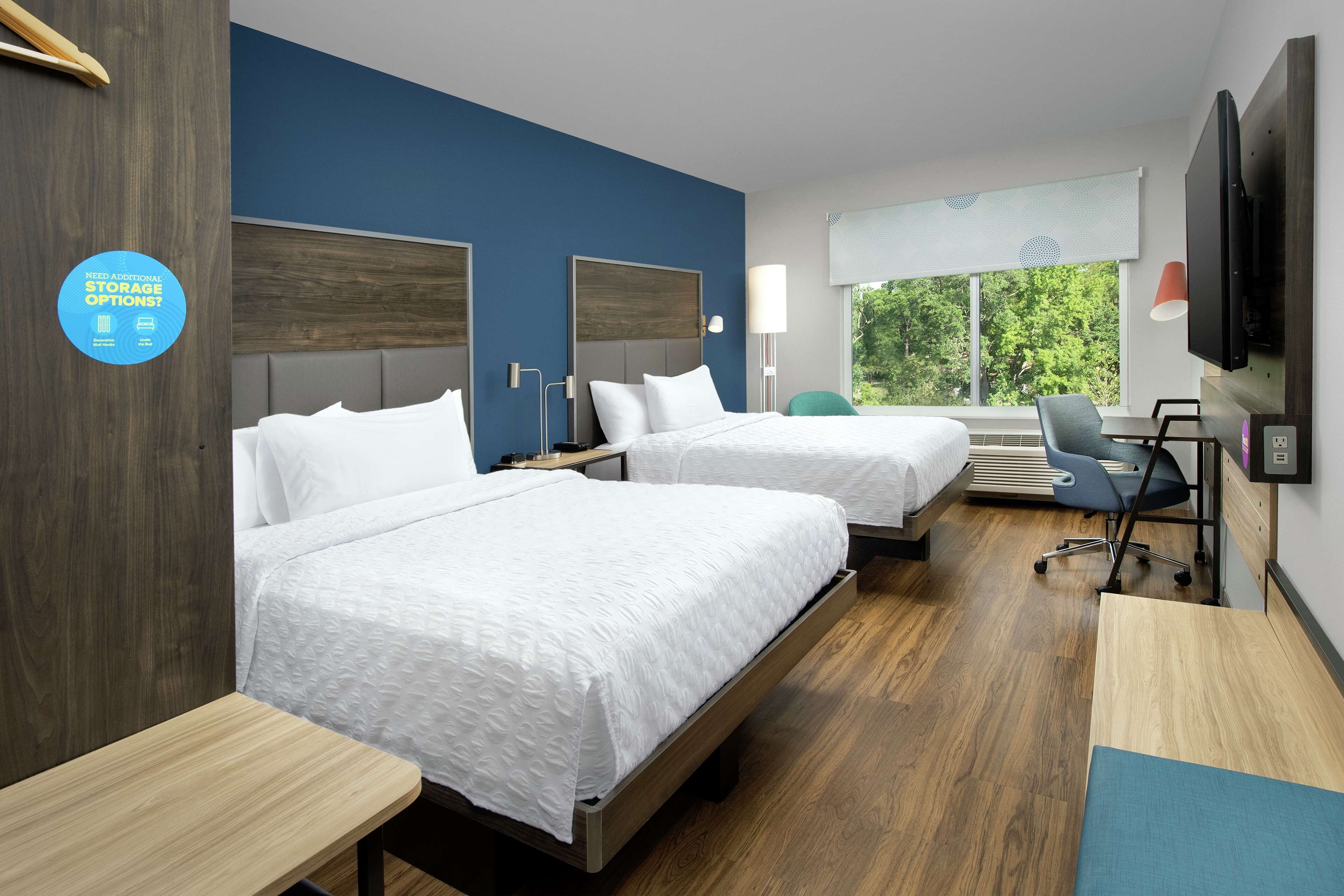 in-room safe, desk, laptop workspace, blackout curtains