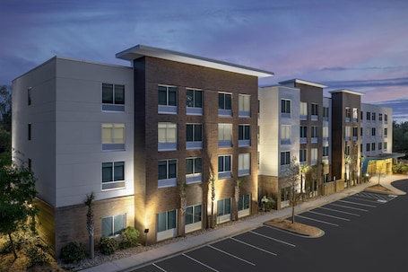 Exterior. Tru by Hilton Mt Pleasant Charleston
