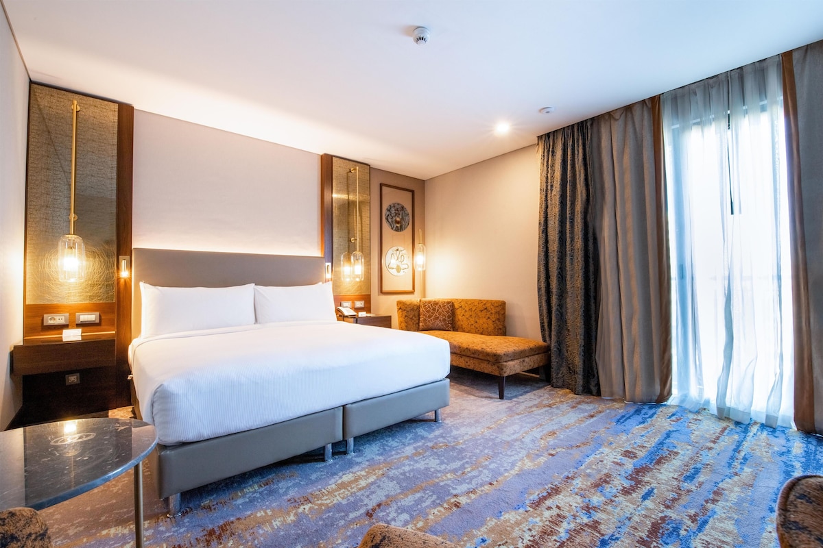 Phòng Superior, 1 giường cỡ king | Minibar, két bảo mật tại phòng, bàn, màn/rèm cản sáng