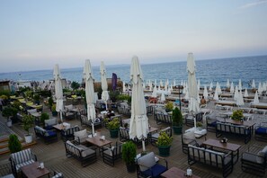 Beach - DoubleTree By Hilton Antalya City Centre (Antalya)