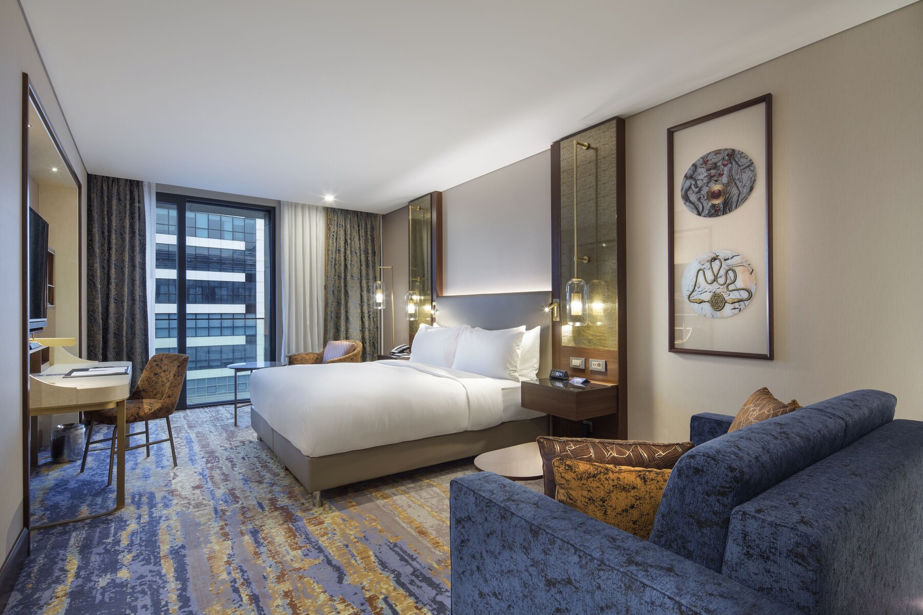 Deluxe Room, 1 King Bed | Minibar, in-room safe, desk, blackout curtains
