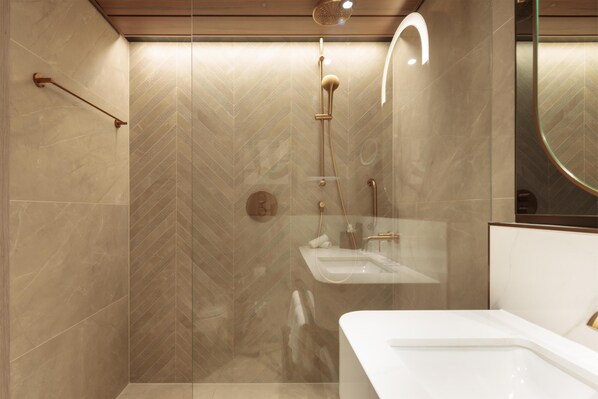 Une salle de bain moderne avec une douche, un lavabo et un miroir.
