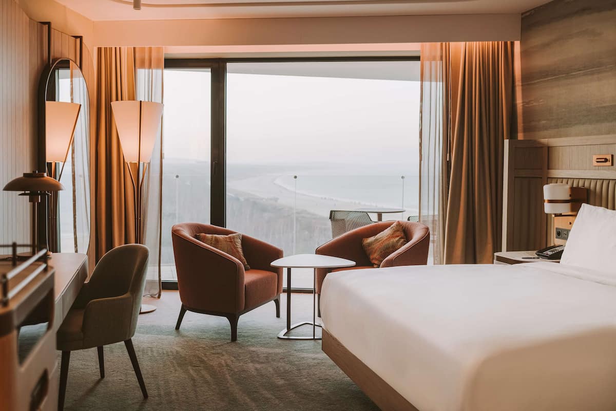 Ropa de cama de alta calidad y minibar