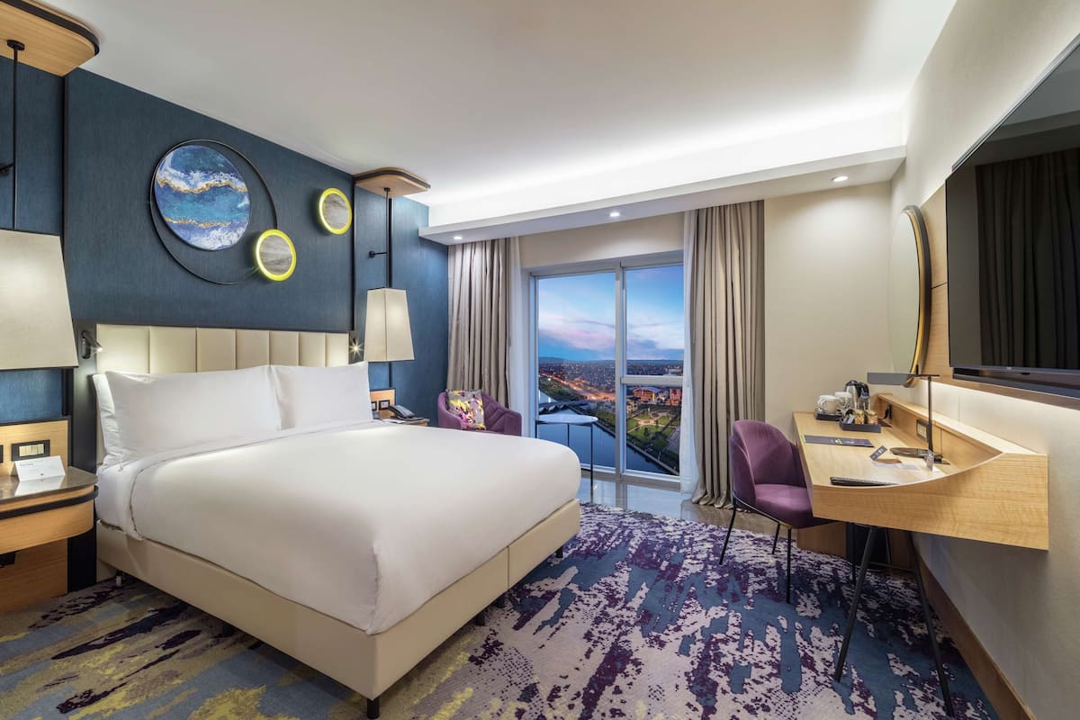 minibar, in-room safe, desk, laptop workspace