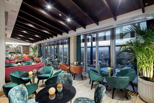 2 bars/lounges, rooftop bar, lobby lounge