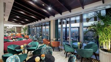 2 baaria, kattoterassibaari, aulabaari