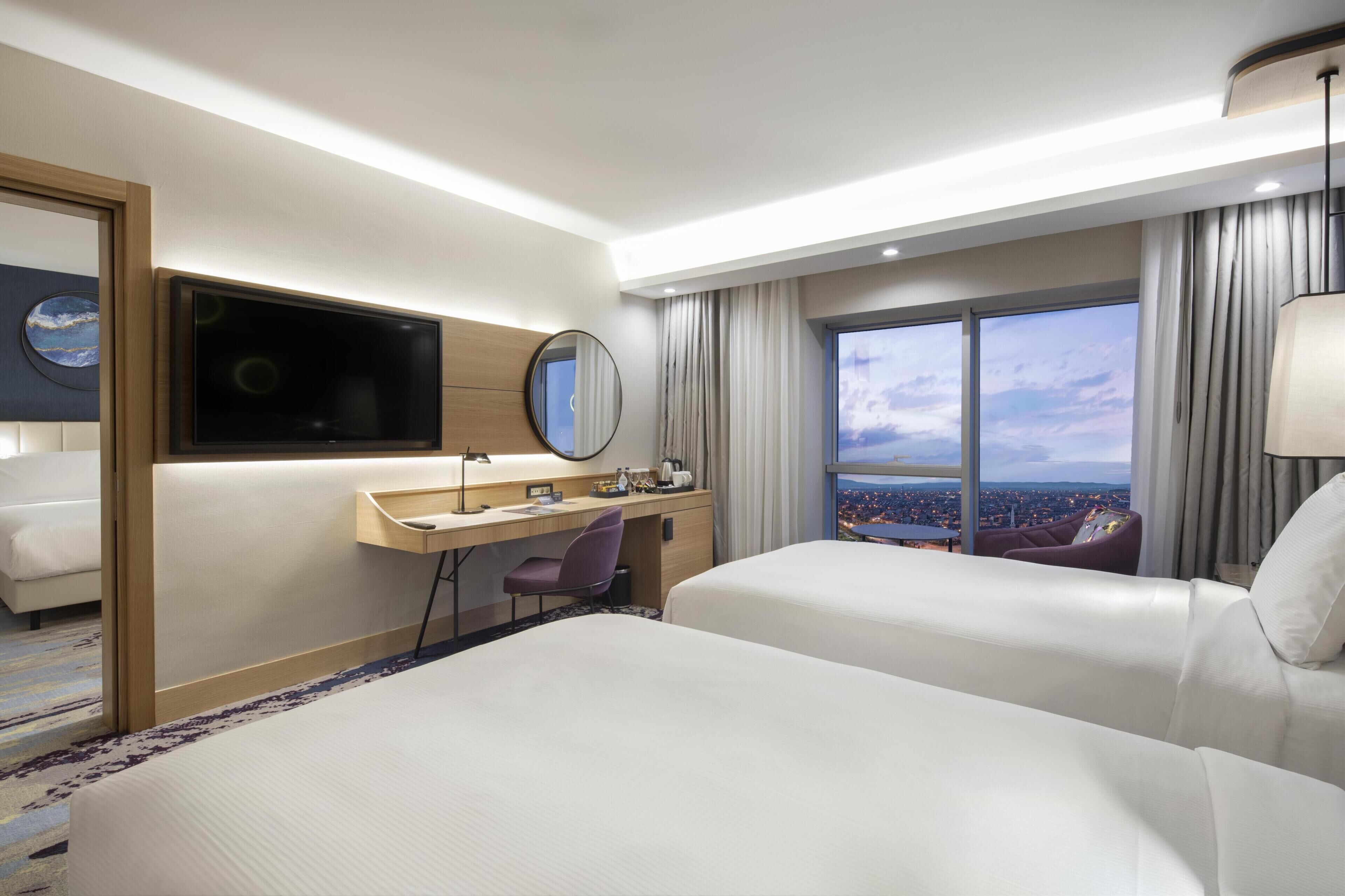 迷你吧、房內夾萬、書桌、手提電腦工作空間