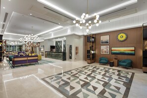 A modern lobby with a reception desk, seating area, and artwork. - DoubleTree by Hilton Afyonkarahisar (Afyonkarahisar)