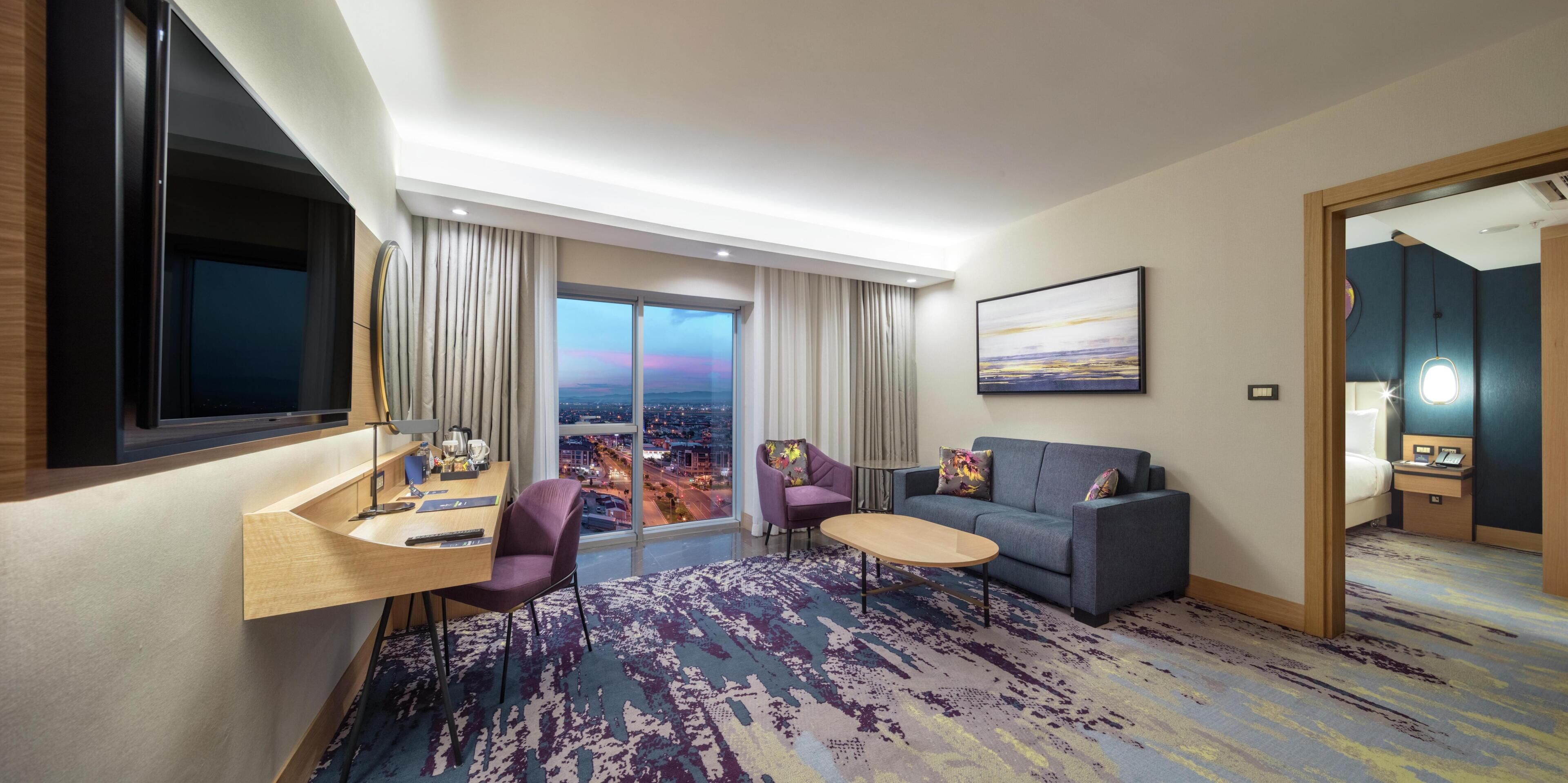 迷你吧、房內夾萬、書桌、手提電腦工作空間