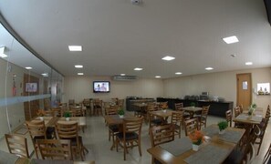 Tägliches inbegriffenes Frühstücksbuffet