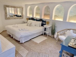 Kamer, 1 twee- of 2 eenpersoonsbedden, uitzicht op tuin | Hypoallergeen beddengoed, een minibar, een kluis op de kamer