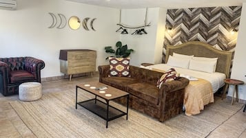 Hypoallergeen beddengoed, een minibar, een kluis op de kamer