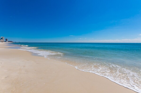 On the beach - Sunswept Condos by Hosteeva (Orange Beach)
