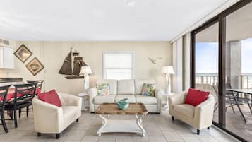 ์๊ทธ๋์ฒ ์ฝ๋, ์นจ์ค 3๊ฐ, ํด๋ณ ์ ๋ง | ๊ฑฐ์ค ๊ณต๊ฐ | ์ผ์ด๋ธ ์ฑ๋ ์์ฒญ์ด ๊ฐ๋ฅํ 40์ธ์น ํ๋ฉด TV, TV