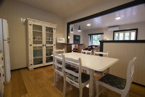 Apartamento, 3 quartos | Área de estar | Smart TV