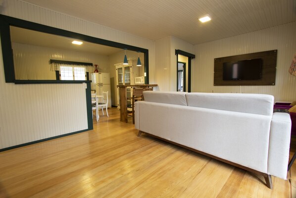 Apartment, 3 Bedrooms | Living room | Smart TV