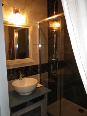 Double Room, 1 Queen Bed, Garden View (La Biche) | Bathroom - Le Brame (Avilly-Saint-Léonard)