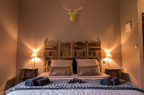 Hochwertige Bettwaren, Minibar, individuell dekoriert