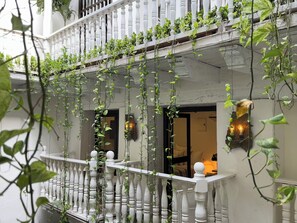 Balcony Junior suite, Courtyard View | Egyptian cotton sheets, premium bedding, down comforters, pillowtop beds - Leones de Alba Hotel Boutique (Cartagena)