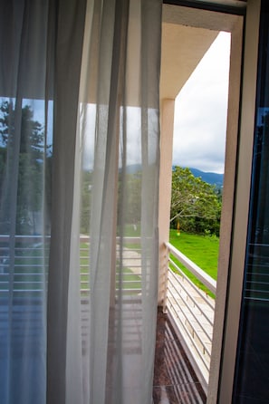 Habitación estándar con 1 cama matrimonial o 2 individuales, vista al mar | Vista desde la habitación