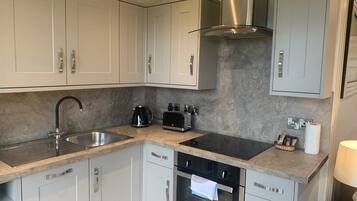 小屋, 多張床 | 私人廚房 | 電冰箱、微波爐、烤箱、爐台