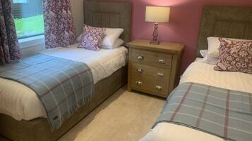 Cabin, Multiple Beds | 2 bedrooms, iron/ironing board, free WiFi, bed sheets