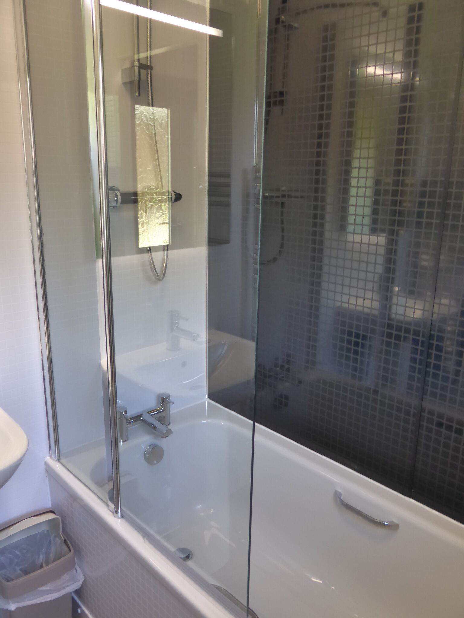 Cabin, Multiple Beds | Bathroom | Combined shower/bathtub, deep-soaking bathtub, hair dryer, towels