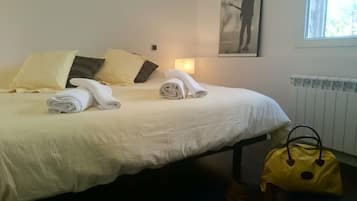 2 habitaciones, cuna de viaje, wifi gratis y ropa de cama