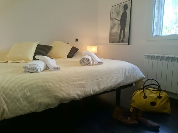 2 bedrooms, travel cot, free WiFi, bed sheets - Piedra Libre apartment 2 (Manzanares el Real)